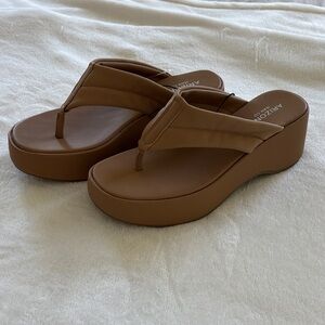 Arizona Jean Company Women's Brown Platform Sandals